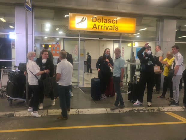 Проглашење епидемије короне затекло их је у Сингапуру, после шест месеци пакла седморо наших држављана вратило се у Србију! (ФОТО)